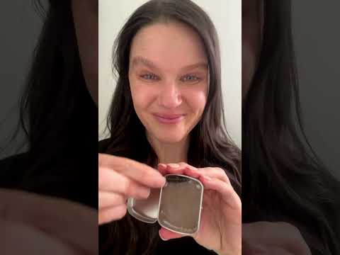 A video of how to apply the Brow Styling Wax & Clay.